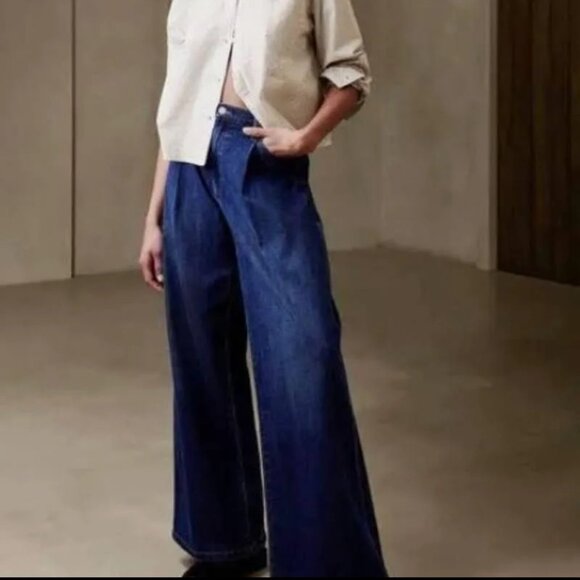 Banana Republic Pleated Wide Leg Trouser Jeans - Picture 2 of 7